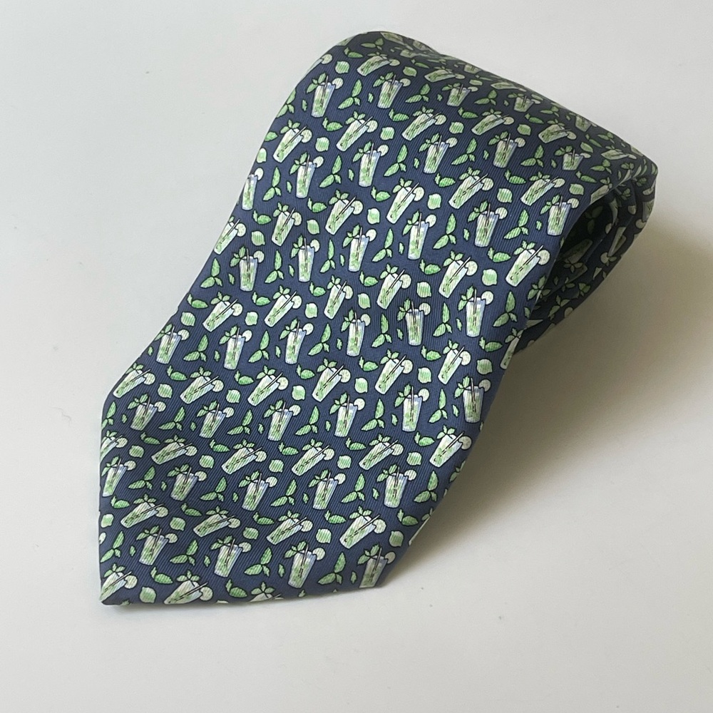 VINEYARD VINES TIE - 100% Silk Necktie - Summer Cocktail / Mojito motif -3 3/4"